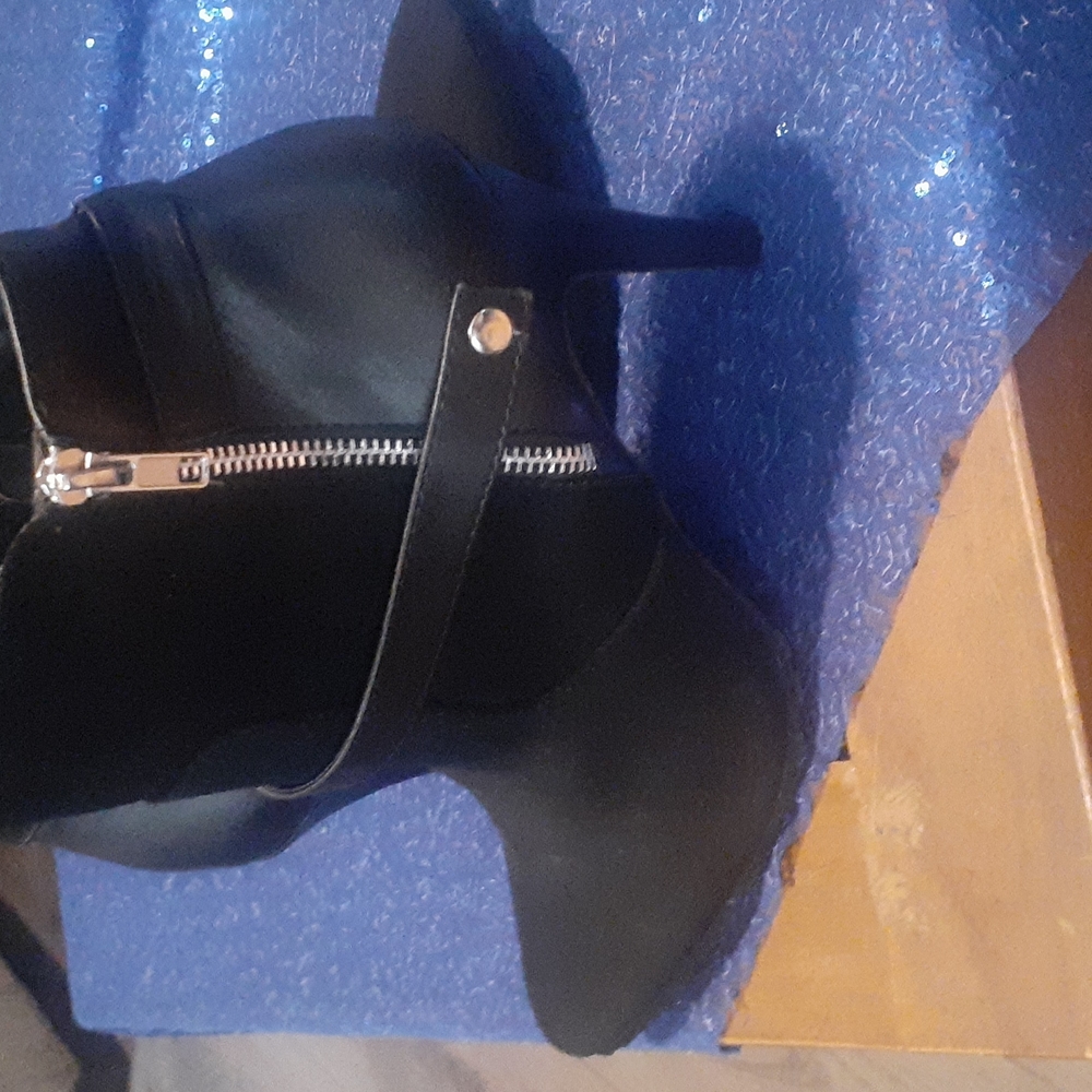 Pair of blk boots  size 91/2